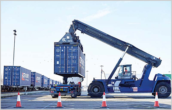 unloading-the-container-from-China